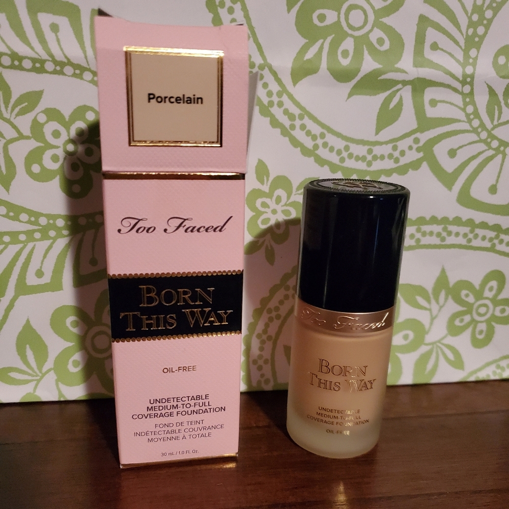 Too faced Born this way Foundation. Porcelain